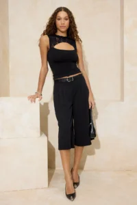 TRENDYOLMİLLA Black Fitted Dog collar Sleeveless Lace Detailed Flexible Knitting Blouse - Image 2