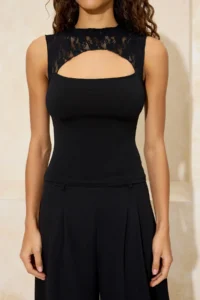 TRENDYOLMİLLA Black Fitted Dog collar Sleeveless Lace Detailed Flexible Knitting Blouse - Image 3