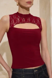 TRENDYOLMİLLA Burgundy Fitted Dog collar Sleeveless Lace Detailed Flexible Knitting Blouse - Image 3