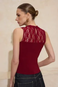 TRENDYOLMİLLA Burgundy Fitted Dog collar Sleeveless Lace Detailed Flexible Knitting Blouse - Image 4