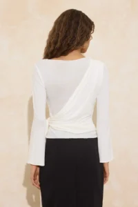 TRENDYOLMİLLA Ecru Regular/Normal Pattern Long Sleeve Binding Detailed Soft Knitting Blouse - Image 4