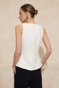 TRENDYOLMİLLA Ecru peplum V-neck Sleeveless interlock Knitting Blouse - Image 4