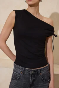 TRENDYOLMİLLA Black Fitted Asymmetric Collar Sleeveless Soft Knitting Blouse - Image 3