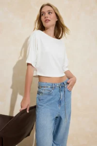 TRENDYOLMİLLA Ecru relaxed Boat Neck Bat Arm Truvakar Crop Soft Touch Knitting Blouse - Image 2