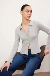 TRENDYOLMİLLA Wardrobe Essentials-Gray Melange Fitted Polo Shirt Collar Knitting Blouse