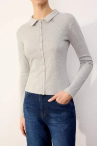 TRENDYOLMİLLA Wardrobe Essentials-Gray Melange Fitted Polo Shirt Collar Knitting Blouse - Image 3