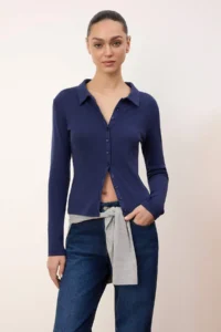 TRENDYOLMİLLA Wardrobe Essentials-Navy Blue Fitted Polo Shirt Collar Knitting Blouse - Image 2