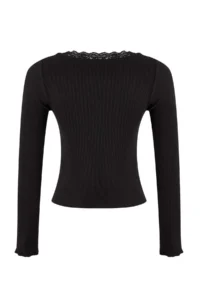 TRENDYOLMİLLA Black Fitted Cowl Neck Lace Detailed Ribbed Flexible Knitting Blouse - Image 6