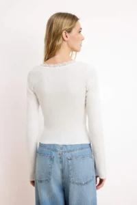 TRENDYOLMİLLA Ecru Fitted Cowl Neck Lace Detailed Ribbed Flexible Knitting Blouse - Image 4