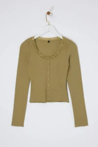 TRENDYOLMİLLA Khaki Fitted Cowl Neck Lace Detailed Ribbed Flexible Knitting Blouse - Image 5