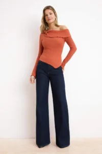 TRENDYOLMİLLA Cinnamon Fitted Asymmetric Collar Accessory Detailed Ribbed Flexible Knitting Blouse - Image 2