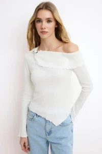 TRENDYOLMİLLA Ecru Fitted Asymmetric Collar Accessory Detailed Ribbed Flexible Knitting Blouse - Image 2