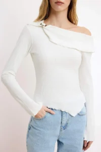 TRENDYOLMİLLA Ecru Fitted Asymmetric Collar Accessory Detailed Ribbed Flexible Knitting Blouse - Image 3