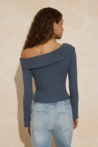 TRENDYOLMİLLA Anthracite Fitted Asymmetric Collar Accessory Detailed Ribbed Flexible Knitting Blouse - Image 4