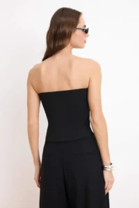 TRENDYOLMİLLA Black Fitted Strapless Sleeveless Accessory Detailed interlock Knitting Blouse - Image 4
