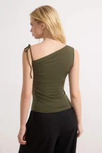 TRENDYOLMİLLA Khaki Fitted Asymmetric Collar Sleeveless Binding Detailed Flexible Knitting Blouse - Image 4