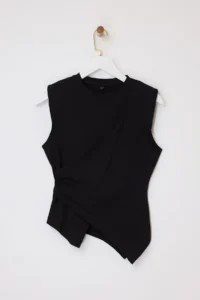 TRENDYOLMİLLA Black Fitted Sleeveless Asymmetric Cotton Flexible Knitting Blouse - Image 5