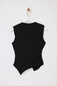TRENDYOLMİLLA Black Fitted Sleeveless Asymmetric Cotton Flexible Knitting Blouse - Image 6