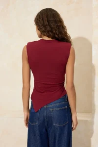TRENDYOLMİLLA Burgundy Fitted Sleeveless Asymmetric Cotton Flexible Knitting Blouse - Image 4