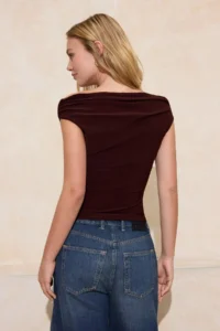 TRENDYOLMİLLA Brown Fitted Boat Neck Sleeveless Flexible Knitting Blouse - Image 4