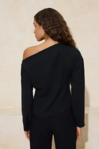 TRENDYOLMİLLA Black Boat Neck Narrow Pattern Crepe Weaving Blouse - Image 4