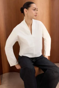 TRENDYOLMİLLA Trendyolmilla Wardrobe Essentials – White V-neck Weaving Blouse | - Image 2