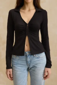 TRENDYOLMİLLA Black Fitted Polo Shirt Collar Agrafli Shirred Cotton Flexible Knitting Blouse - Image 3