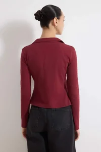 TRENDYOLMİLLA Burgundy Fitted Polo Shirt Collar Agrafli Shirred Cotton Flexible Knitting Blouse - Image 4