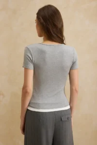 TRENDYOLMİLLA Gray melange Color Block Fitted Short Sleeve Soft Knitting Blouse - Image 4