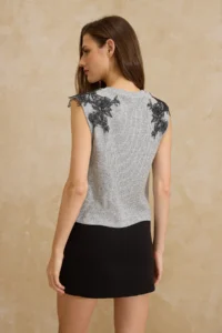 TRENDYOLMİLLA Gray melange Fitted Sleeveless Accessory Detailed Ribbed Flexible Knitting Blouse - Image 4