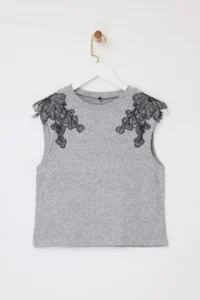 TRENDYOLMİLLA Gray melange Fitted Sleeveless Accessory Detailed Ribbed Flexible Knitting Blouse - Image 5