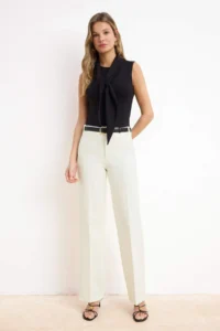 TRENDYOLMİLLA Black Fitted/Body-Fitting Sleeveless Binding Detailed Crop/Short Cotton Flexible Knitting Blouse - Image 2