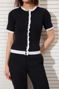 TRENDYOLMİLLA Black Color Block Detailed Soft textured Knitwear Thin Blouse - Image 3