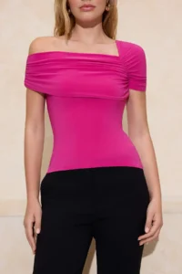 TRENDYOLMİLLA Fuchsia slim Asymmetric Yaka Single Arm Short Sleeve Shirred Flexible Knitting Blouse - Image 3
