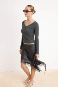 TRENDYOLMİLLA Anthracite Regular/Normal Pattern V-neck Long Sleeve Knitwear look Knitting Blouse - Image 2