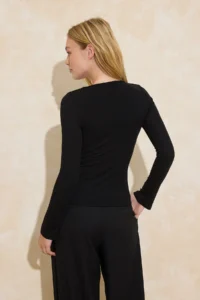TRENDYOLMİLLA Black Fitted Asymmetric Collar Accessory Detailed Soft Knitting Blouse - Image 4