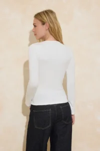 TRENDYOLMİLLA Ecru Fitted Asymmetric Collar Accessory Detailed Soft Knitting Blouse - Image 4