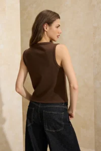 TRENDYOLMİLLA Brown Fitted/Body-Fitting V-neck buttoned Sleeveless interlock Knitting Blouse - Image 4
