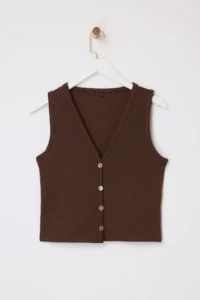 TRENDYOLMİLLA Brown Fitted/Body-Fitting V-neck buttoned Sleeveless interlock Knitting Blouse - Image 5