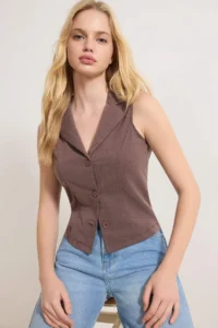 TRENDYOLMİLLA Light Brown Fitted Shirt Collar buttoned Sleeveless Jacquard Knitting Blouse - Image 2