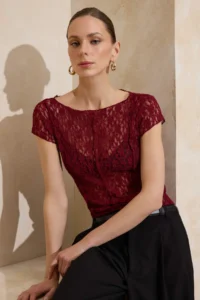TRENDYOLMİLLA Burgundy Fitted Boat Neck Short Sleeve Lace Knitting Blouse