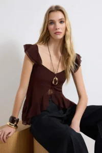 TRENDYOLMİLLA Brown Fitted/Body-fitting V-neck buttoned with flywheel/Frilly Tulle Knitting Blouse