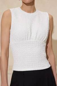 TRENDYOLMİLLA Ecru Fitted Sleeveless Shirred textured Knitting Blouse - Image 3
