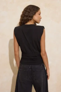 TRENDYOLMİLLA Black Fitted Sleeveless Shirred Cotton Flexible Knitting Blouse - Image 4