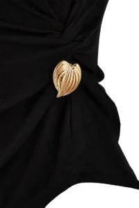 TRENDYOLMİLLA Black Fitted Boat Neck Accessory Detailed Soft Knitting Blouse - Image 6