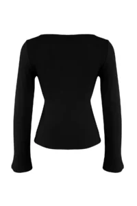 TRENDYOLMİLLA Black Fitted Boat Neck Accessory Detailed Soft Knitting Blouse - Image 7