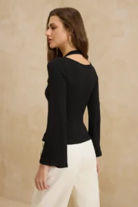 TRENDYOLMİLLA Black Fitted Boat Neck Accessory Detailed Cotton Rib Knitting Blouse - Image 4