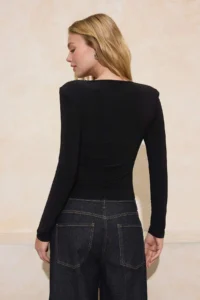 TRENDYOLMİLLA Black Fitted Asymmetric Collar Long Sleeve Flexible Knitting Blouse - Image 4