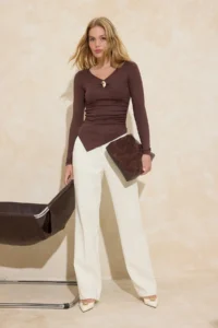 TRENDYOLMİLLA Brown Fitted V-neck Long Sleeve Flexible Knitting Blouse - Image 2