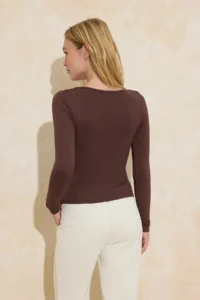 TRENDYOLMİLLA Brown Fitted V-neck Long Sleeve Flexible Knitting Blouse - Image 4